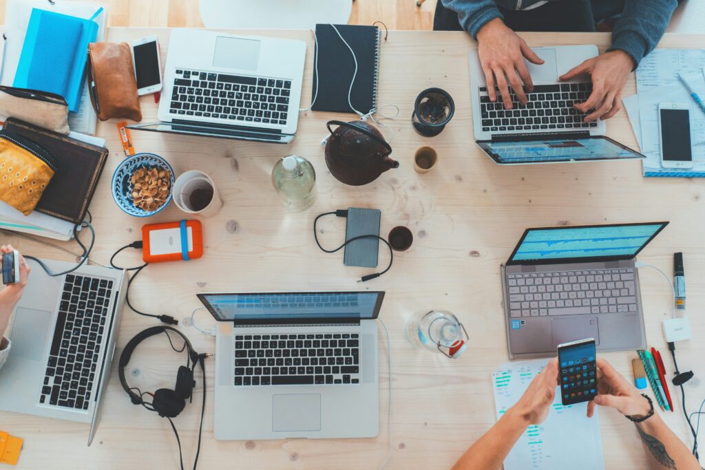 marvin-meyer-SYTO3xs06fU-unsplash (contractor marketing agency)